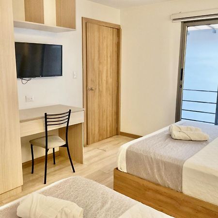 Hotel Brist0L Suites Centro Historico Куенка Екстериор снимка