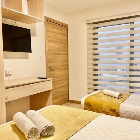 Hotel Brist0L Suites Centro Historico Куенка Екстериор снимка