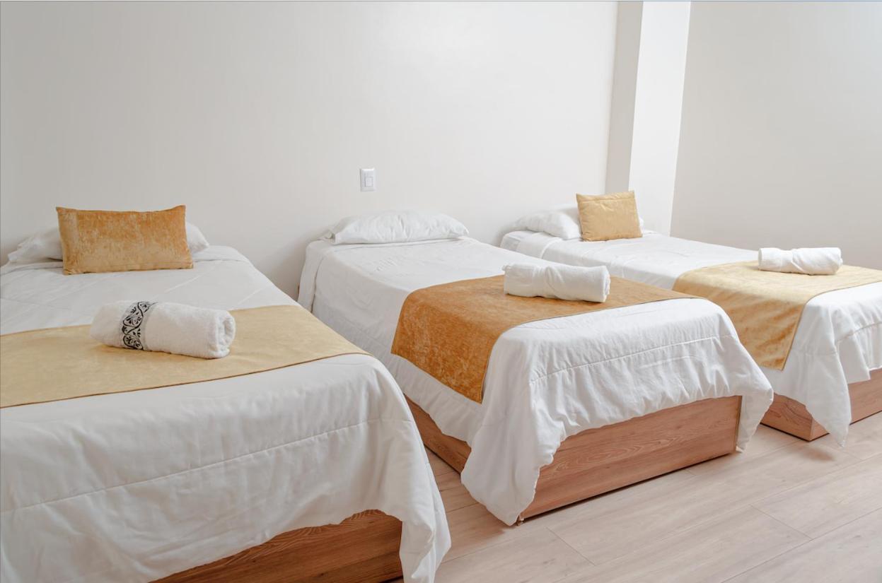 Hotel Brist0L Suites Centro Historico Куенка Екстериор снимка