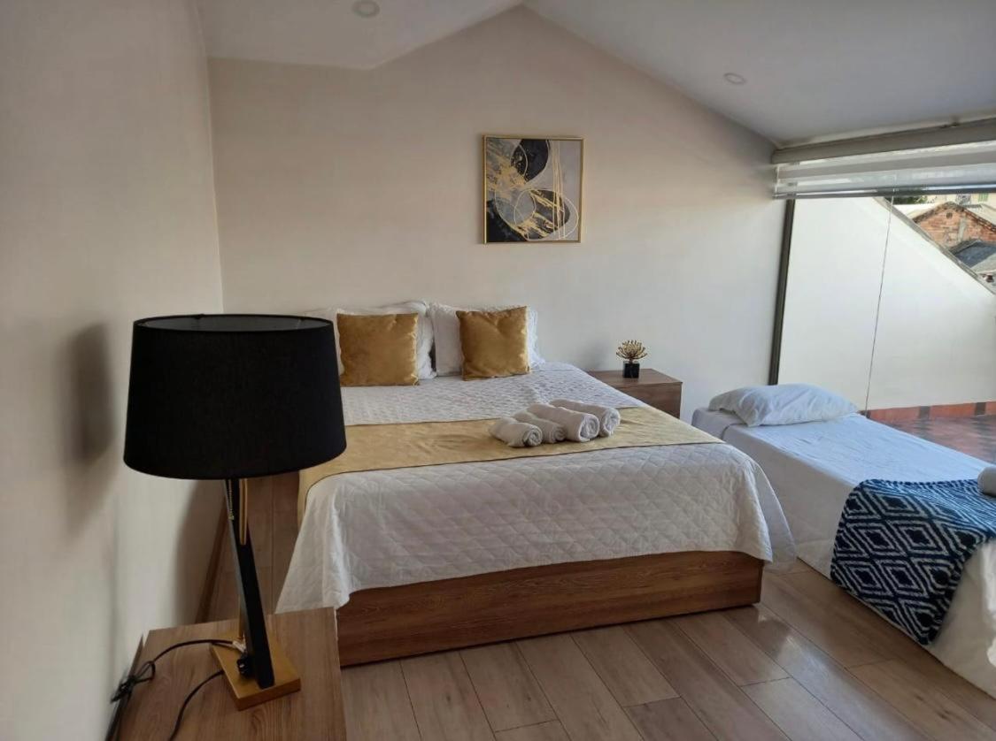 Hotel Brist0L Suites Centro Historico Куенка Екстериор снимка