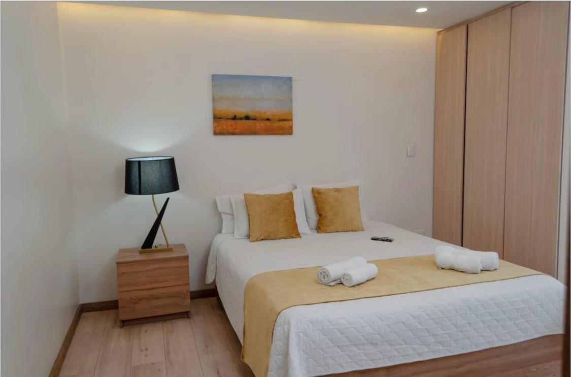 Hotel Brist0L Suites Centro Historico Куенка Екстериор снимка