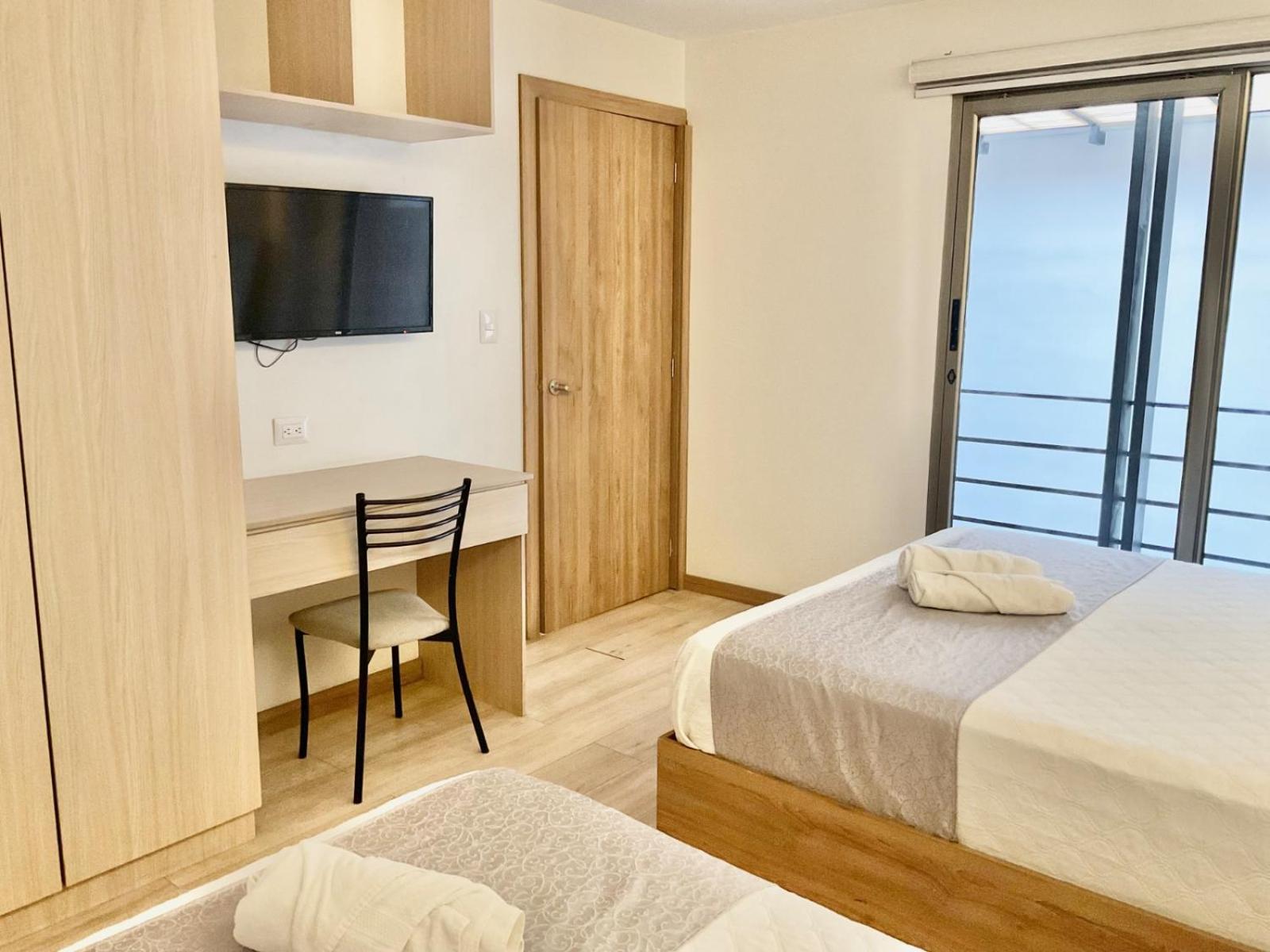 Hotel Brist0L Suites Centro Historico Куенка Екстериор снимка