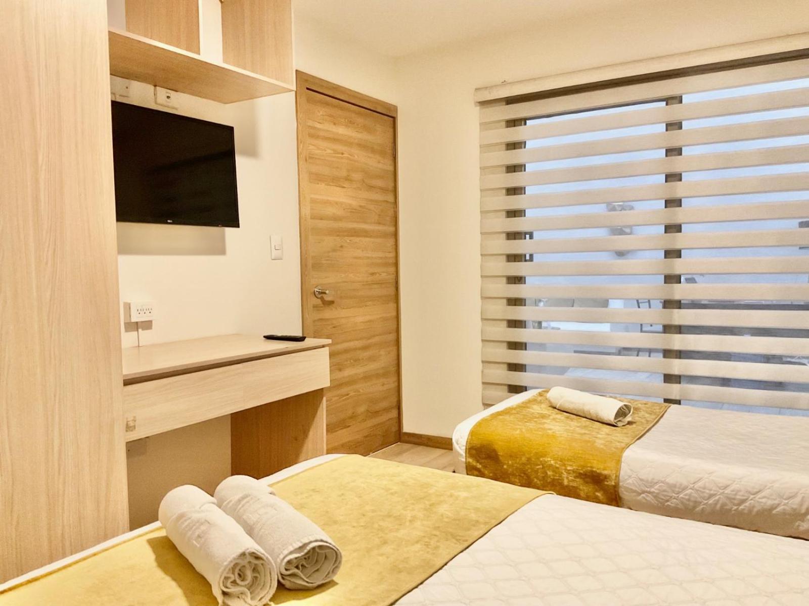 Hotel Brist0L Suites Centro Historico Куенка Екстериор снимка