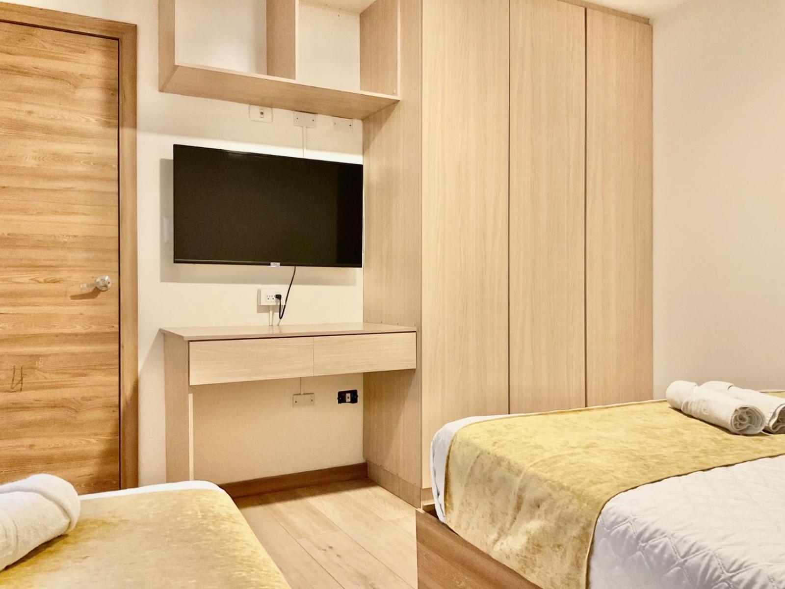 Hotel Brist0L Suites Centro Historico Куенка Екстериор снимка