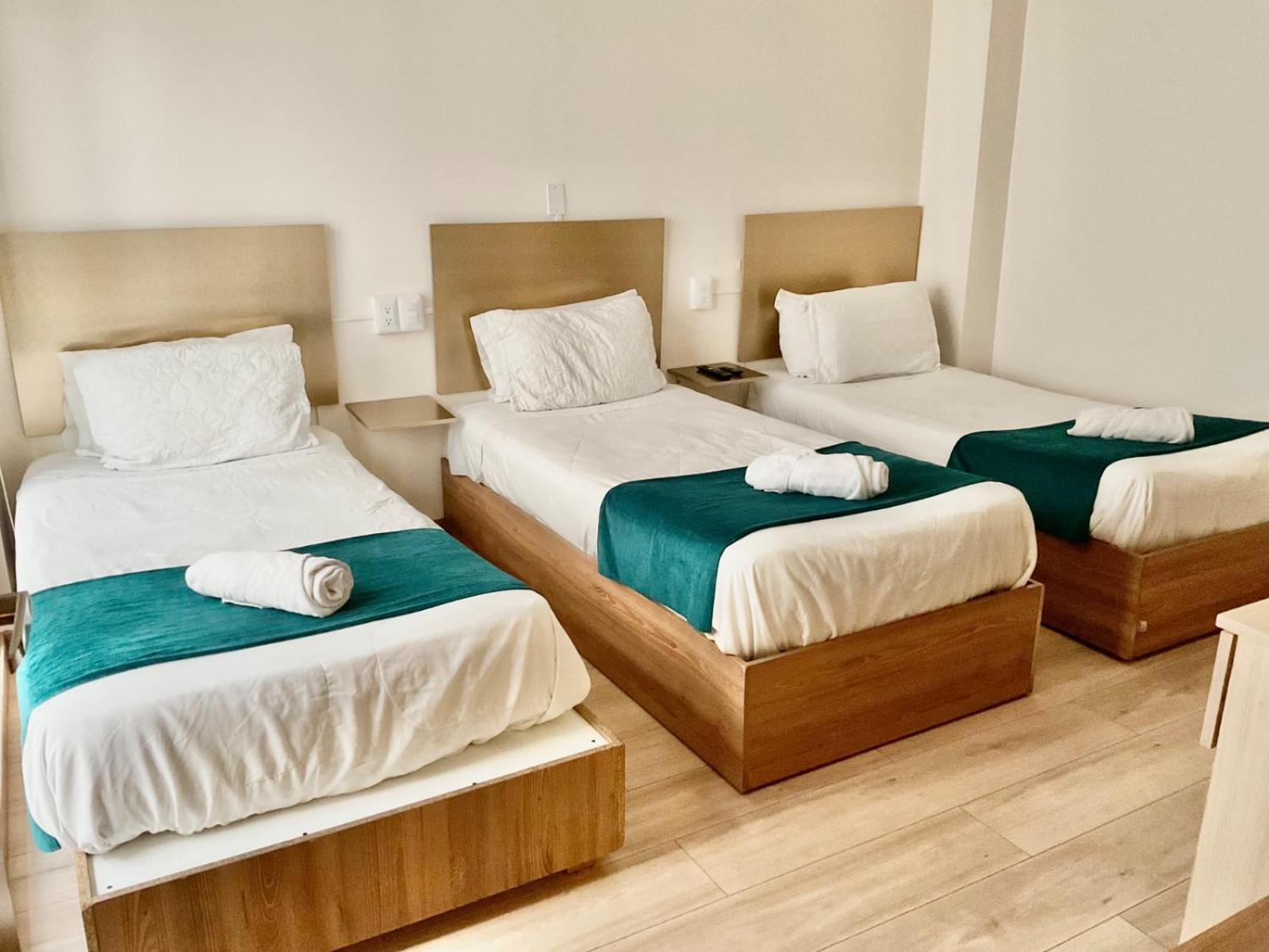 Hotel Brist0L Suites Centro Historico Куенка Екстериор снимка