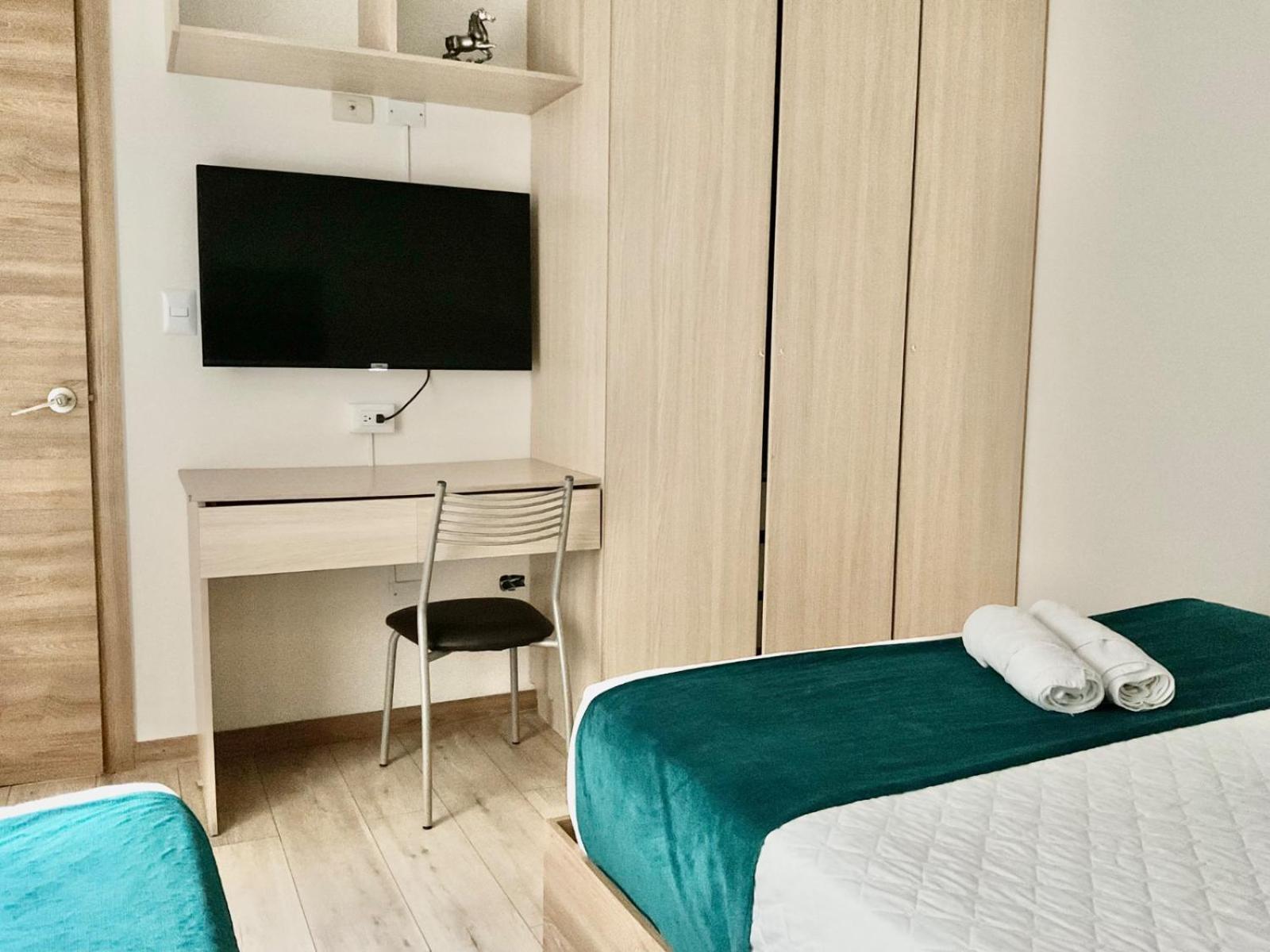 Hotel Brist0L Suites Centro Historico Куенка Екстериор снимка