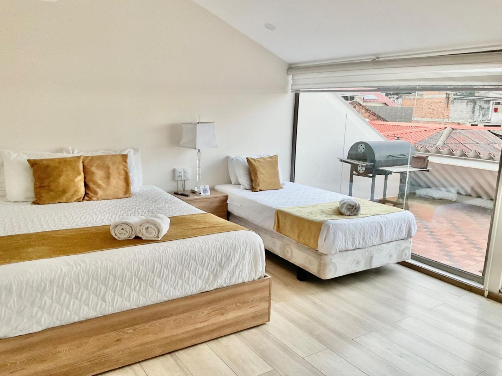 Hotel Brist0L Suites Centro Historico Куенка Екстериор снимка