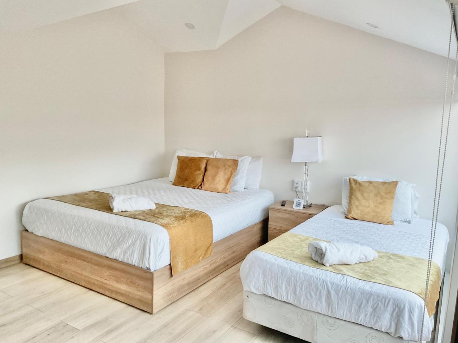 Hotel Brist0L Suites Centro Historico Куенка Екстериор снимка