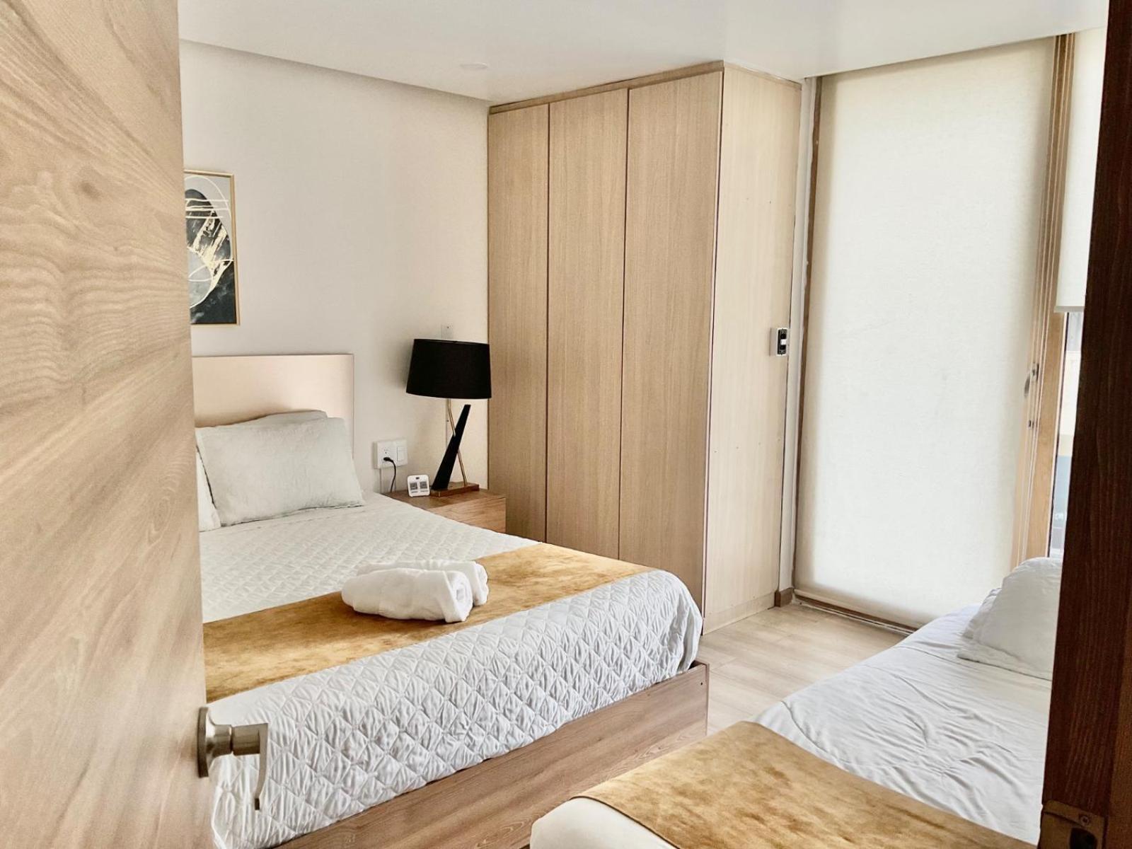 Hotel Brist0L Suites Centro Historico Куенка Екстериор снимка