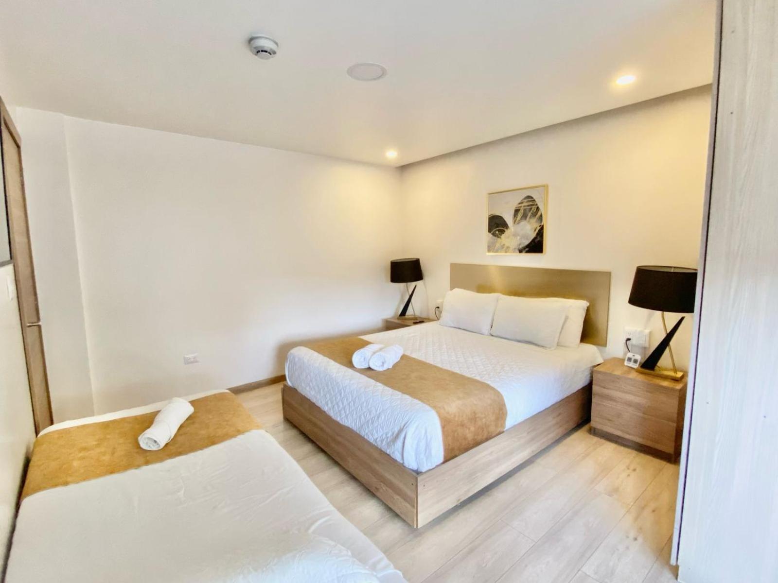 Hotel Brist0L Suites Centro Historico Куенка Екстериор снимка