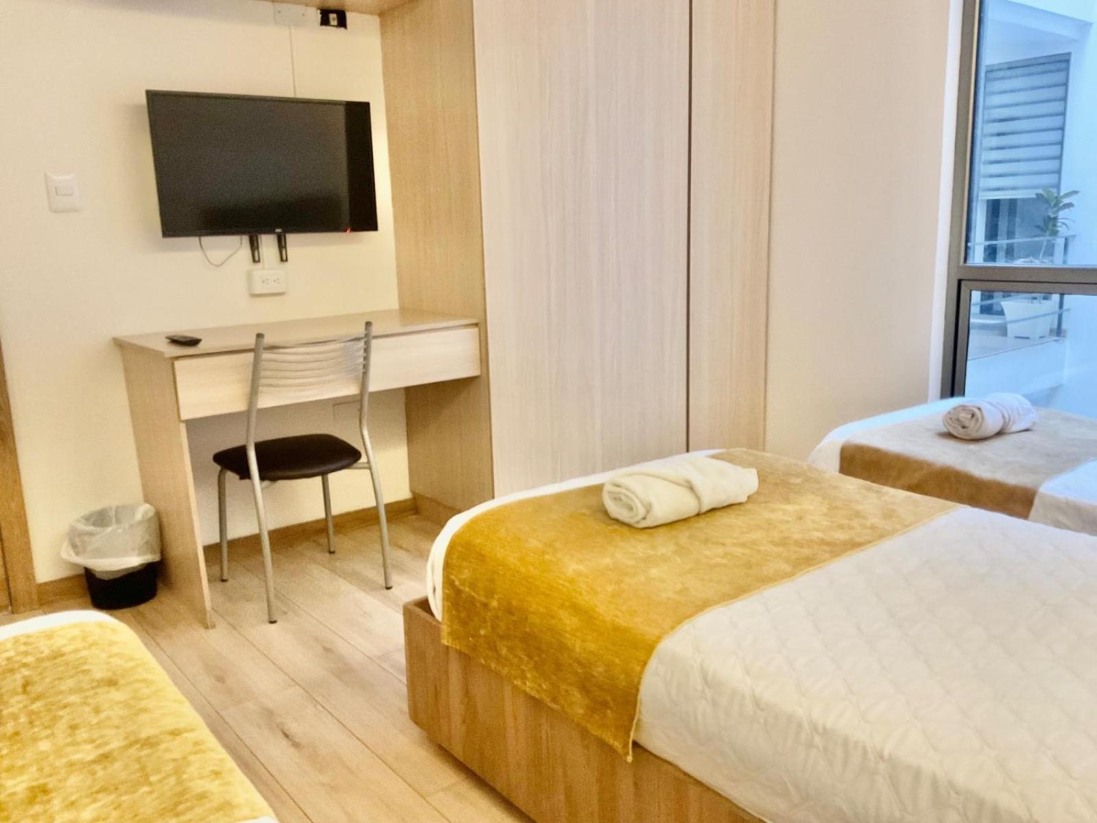 Hotel Brist0L Suites Centro Historico Куенка Екстериор снимка